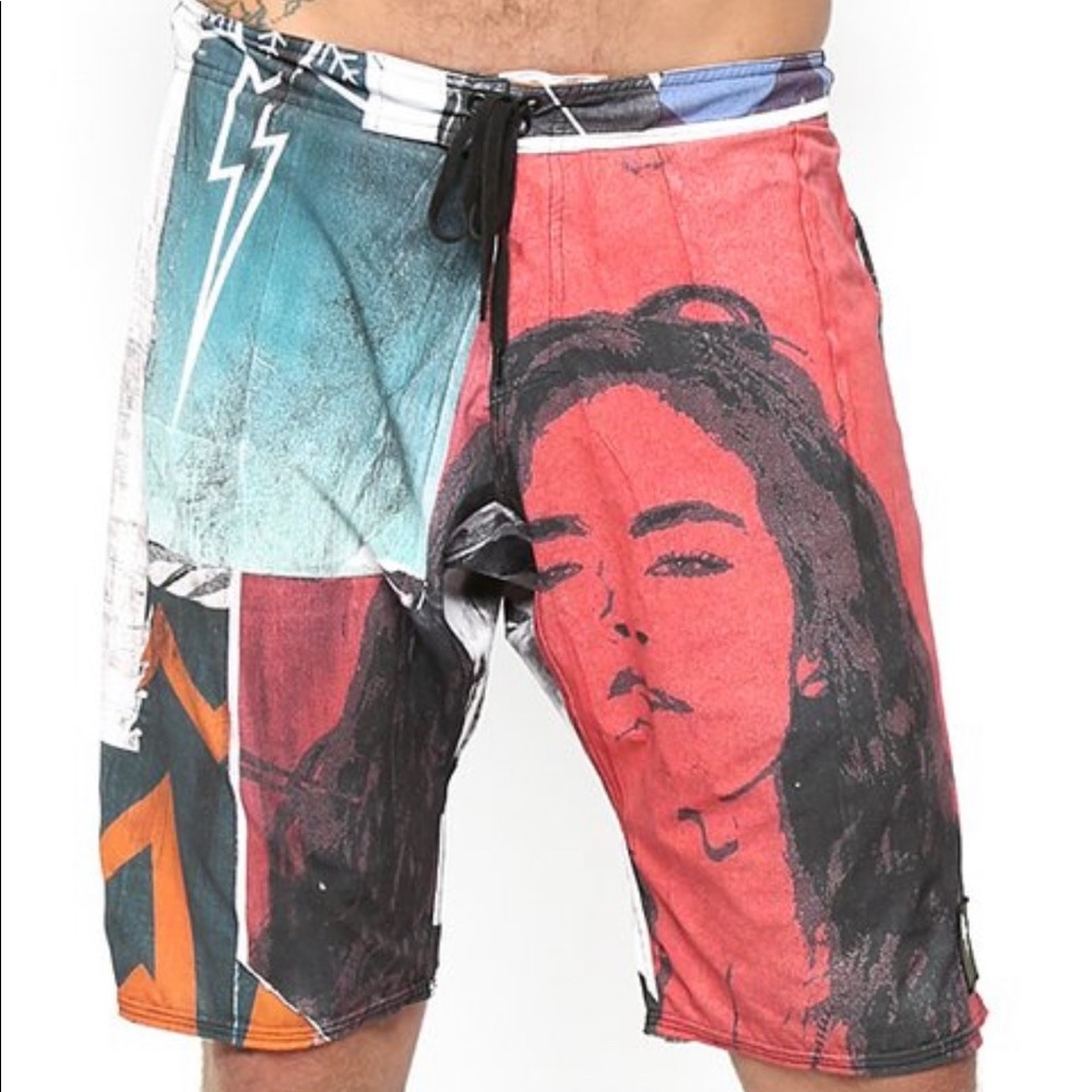 NWT Electric & Rose Street Art Board Short